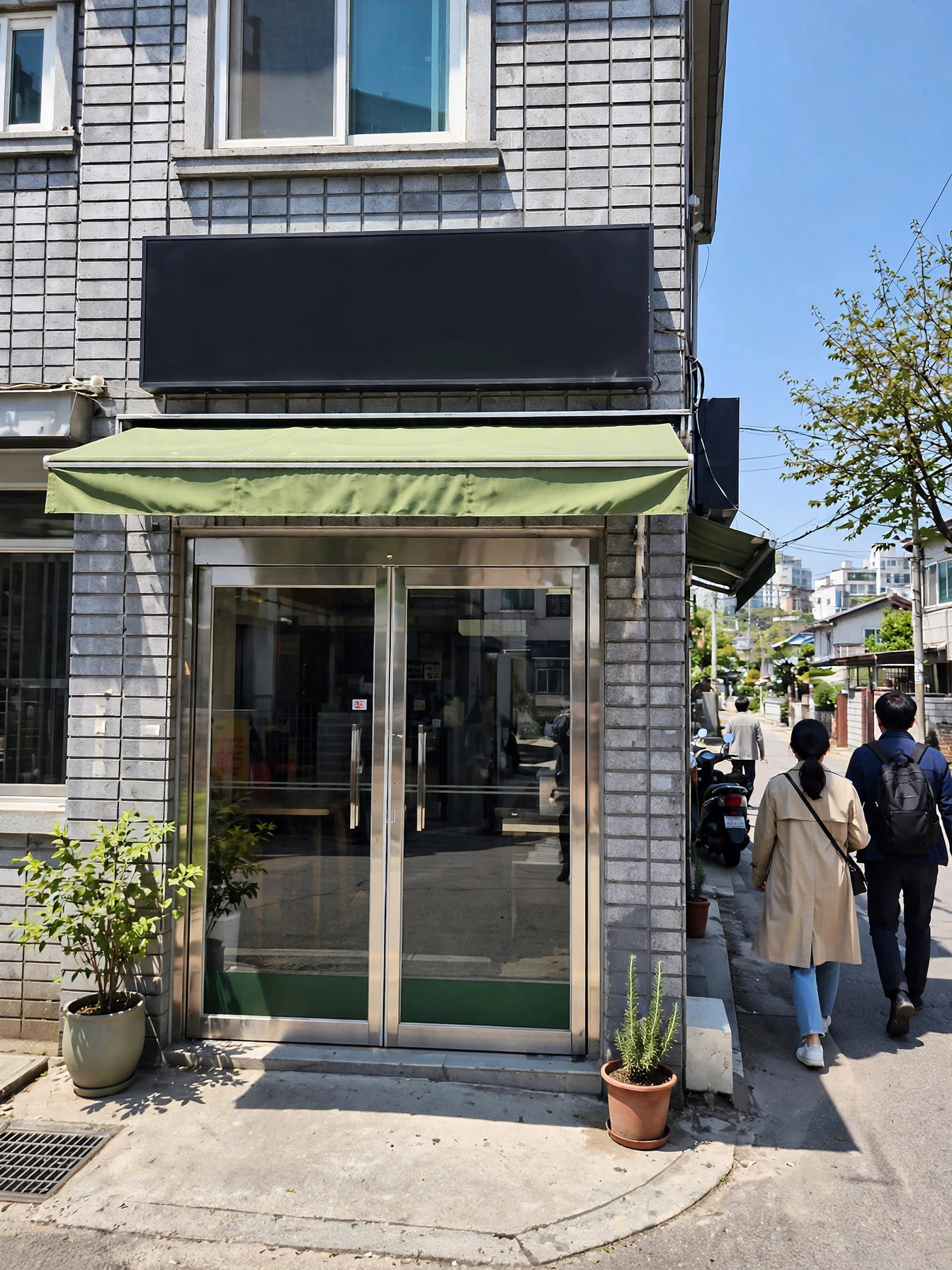 동네 골목의 손칼국수 식당 외관