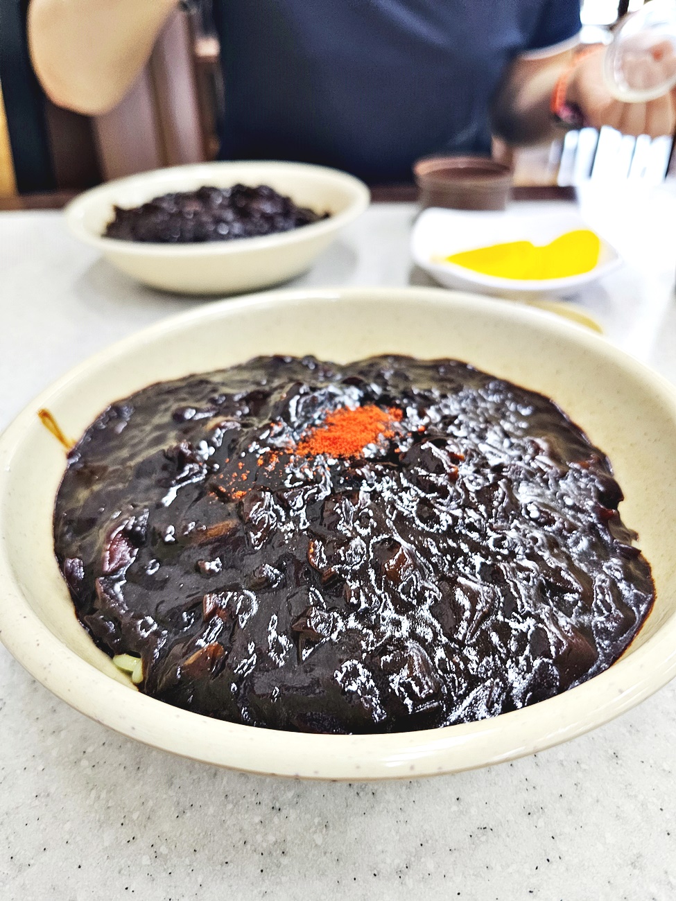 고춧가루 올린 짜장면