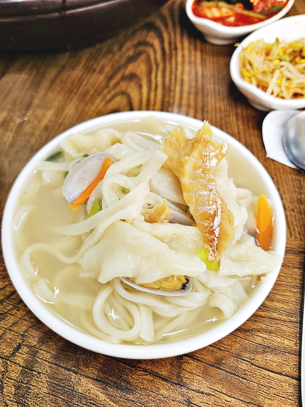 바지락칼국수 클로즈업
