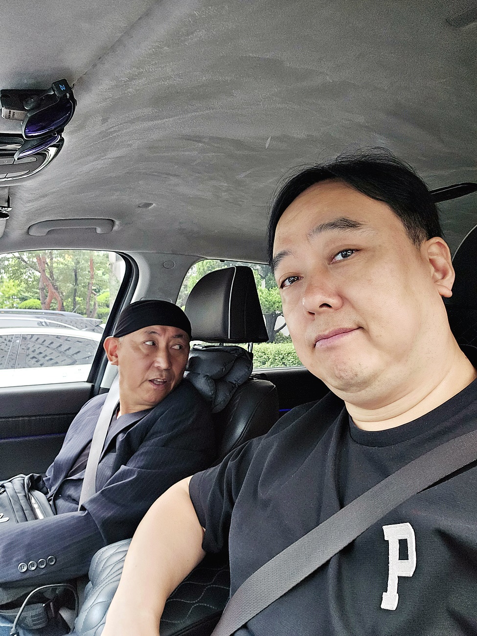 현충원 가는 길 차 안