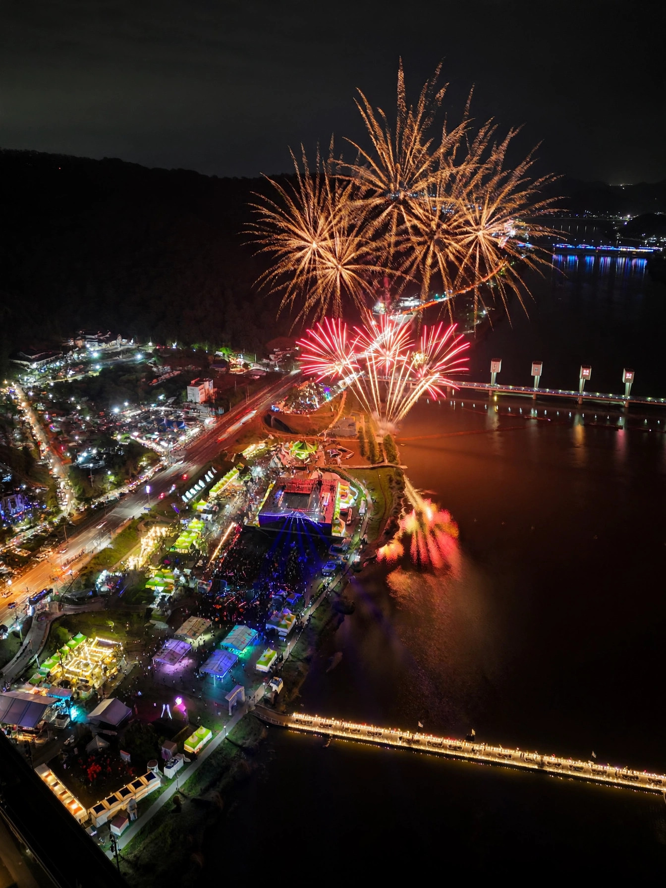 430m 부교가 놓인 낙동강변 축제장 전경